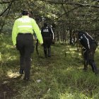 La policía aumentó el personal que patrulla en la zona donde hallaron el cadáver.