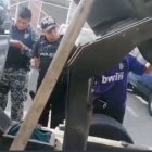 Efectivos del grupo GEMA revisaron la parte modificada, donde hallaron un subfusil y varias municiones.