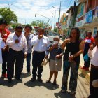 Los seguidores del difunto acudieron al sitio donde se cometió el crimen.