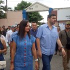 Aquiles Álvarez junto a Marcela Aguiñaga, durante las votaciones.