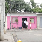 Las víctimas estaban bebiendo en el exterior de este inmueble.