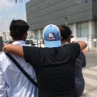 Guillermo Vera Montaño, de 34 años, fue asesinado cerca de una cancha de fútbol.  Familiares llegaron a la morgue para retirar su cuerpo.