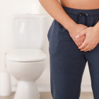 Referencial de un hombre en el baño.