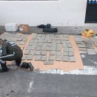 La droga la encontraron en medio de un colchón y dentro de un balde.