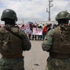 Con carteles en mano, simpatizantes de JR llegaron a la Regional para exigir su libertad.