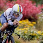 Richard Carapaz es el vigente campeón nacional de contrarreloj lo que le permitió lucir el tricolor en su uniforme.