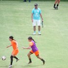 El seleccionador Andrés Usme (arriba) destacó el nivel de las futbolistas ecuatorianas tras cumplir con su primer microciclo.