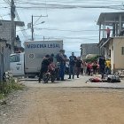 El doble crimen ocurrió el miércoles, en el bloque 7 del Paraíso de la Flor, en el noroeste de la urbe porteña. En el sitio se encontró varios indicios balísticos.