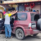 La víctima quedó inerte dentro del vehículo.