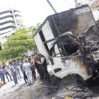 El transporte quedó muy averiado en la parte frontal. Los moradores de la zona estaban asustados, pues dijeron que hubo un remezón.