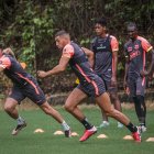 Francisco Fydriszewski y Bruno Piñatares listos para viajar hasta Azogues, donde será el debut en LigaPro, ante Gualaceo.