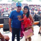 El alcalde Edson Alvarado Aroca colocó la cinta a la nueva reina