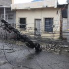 Según moradores, los postes de alumbrado eléctrico ya presentaban daños en su estructura