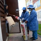 Los moradores colaboran en la limpieza del sector.