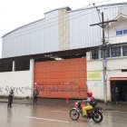 Personal de la Policía llegó al lugar para retirar el explosivo y recabar indicios.