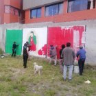 La policía señaló que los dibujos pertenecerían a la simbología de la banda de los Vatos Locos.