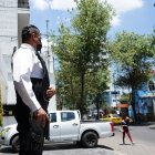Los guardias tienen más precaución al momento de cuidar los locales.