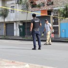 La policía levantaba varios indicios balisticos.