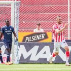 El delantero argentino Jean Carlos Blanco marcó el segundo gol de Técnico Universitario sobre Universidad Católica.