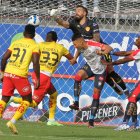 Los puros criollos acabaron con el invicto de 22 partidos de César Farías