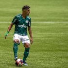 El volante brasileño Gabriel Menino tuvo problemas para acoplarse a la forma de alimentación del ‘Bicho’.