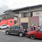 Luego del ataque, el negocio quedó cerrado. Los vecinos no habían tratado con la víctima.