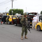 La medida restringe los derechos a la libertad de tránsito, asociación, reunión, inviolabilidad de domicilio y correspondencia desde las 21:00 hasta las 05:00.
