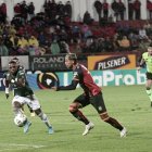 Gabriel Corozo (i) militó en el Orense en 2022. Al igual que el lateral izquierdo, varios futbolistas nacionales se quedaron sin club.