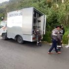 El hombre recibió cerca de dos balazos.