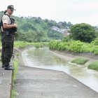 El cuerpo de hombre fue hallado flotando en el 'Canal de la muerte'.