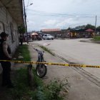 Autoridades sospechan que un fusil, fue usado para quitarle la vida a este ciudadano.