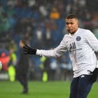 El delantero francés del Paris Saint-Germain, Kylian Mbappe, se calienta antes del partido de fútbol del grupo A de la UEFA Champions League contra el Paris Saint-Germain FC en el estadio Santiago Bernabeu en Madrid el 26 de noviembre de 2019. / AFP / GABRIEL BOUYS FBL-C1-EUR-REAL MADRID-PSG |




Paris Saint-Germain's French forward Kylian Mbappe warms up before the UEFA Champions League group A football match against Paris Saint-Germain FC at the Santiago Bernabeu stadium in Madrid on November 26, 2019. / AFP / GABRIEL BOUYS FBL-C1-EUR-REAL MADRID-PSG |