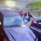 La pareja fue abordada por los desconocidos cuando llegaba a una vivienda.