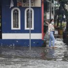 Las calles de Guayaquil siguen llenas de agua luego de la lluvia del 8 de marzo.