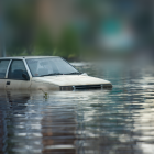 El vehículo se movió por la fuerza del agua.