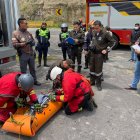 Equipos de rescate acuático del Cuerpo de Bomberos colaboraron en la extracción del cadáver.