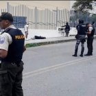 Un adulto mayor muere en medio de balacera entre bandas