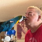 Una foto familiar del ecuatoriano Hugo Savinovich y la famosa Shushi, el regalo que le dio su esposa para demostrarle su amor. Savinovich perdió a su esposa Diana en el 2019.