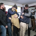 Las dos víctimas fueron rescatadas dentro de un inmueble. La familia logró reencontrarse con ambos tras su liberación.