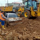 EXTRA había alertado el peligro semanas atrás. Un carro quedó entre las rocas.