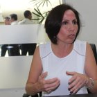 La exministra del correísmo señaló que escapó bajo su riesgo. La Asamblea y la Cancillería reaccionan.