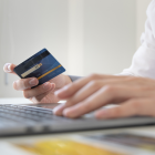 Los bancos privados entregaron 18.639 millones de dólares en nuevos créditos, a través de tarjetas de crédito activas, durante el año pasado.