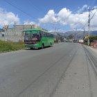 Conductores de la cooperativa de buses interparroquial Atahualpa piden seguridad para seguir  trabajando, en medio de un paro de transportistas en Ambato.
