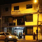 Policías de otros cantones arribaron a El Triunfo para colaborar en la emergencia suscitada por el enfrentamiento.