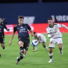 Independiente del Valle se va al descanso con ventaja 1-0 ante el ídolo.