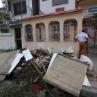 Parte del techo y de una pared se cayeron en la  casa que alquilaban los dueños del can.