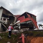 Una de las casonas que quedó inservible en  la parroquia de Baños, en Cuenca.