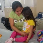 Sara es la única hija de Anabel, quien padece de convulsiones.