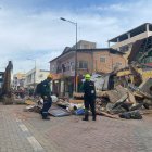 En la calle Boyacá entre Juan Montalvo y Páez murieron tres personas por el colapso de una vivienda.