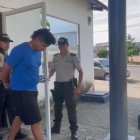 El detenido estaba en el vehículo que está registrado como robado, según información policial.